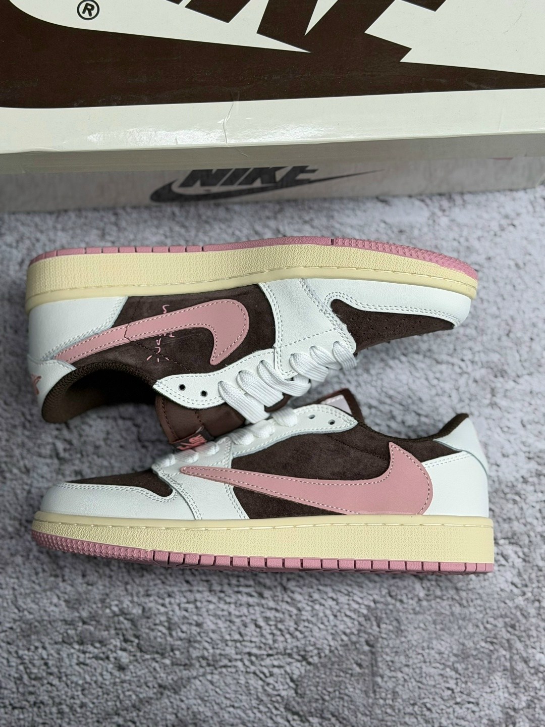 кроссовки nike travis scott x air jordan 1 low,nike air jordan 1 low travis scott reverse mocha,nike air jordan 1 low travis scott,кроссовки nike travis scott x air jordan 1,air jordan 1 low travis sc