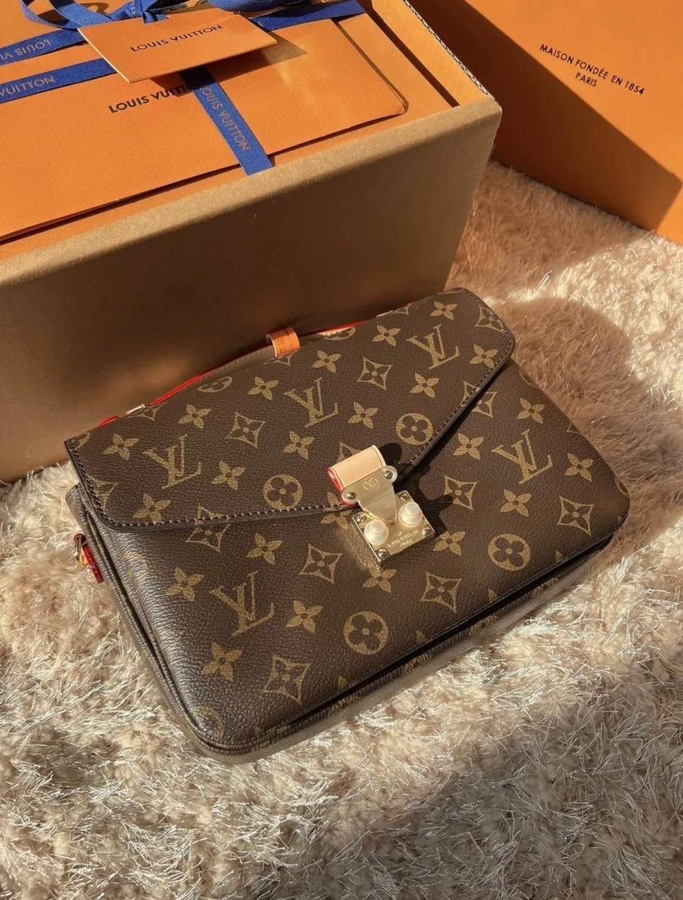 cумка louis vuitton,сумка pochette metis louis vuitton,louis vuitton женская сумка,сумка луи виттон метис,сумка louis vuitton metis pochette оригинал