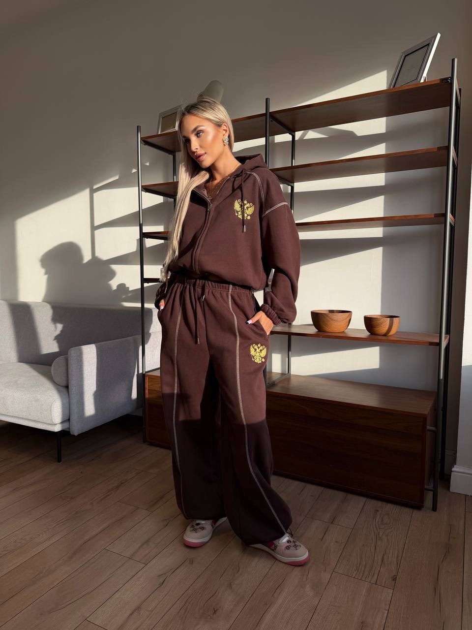 спортивный костюм женский,спортивный костюм,женский костюм,спорт костюм,стильный женский костюм