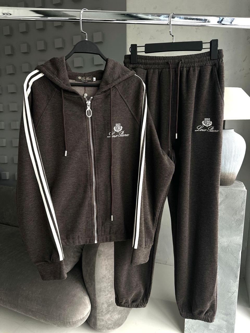 женский спортивный костюм adidas,стильные костюмы,женский костюм адидас,спортивный костюм adidas,спортивные костюмы адидас
