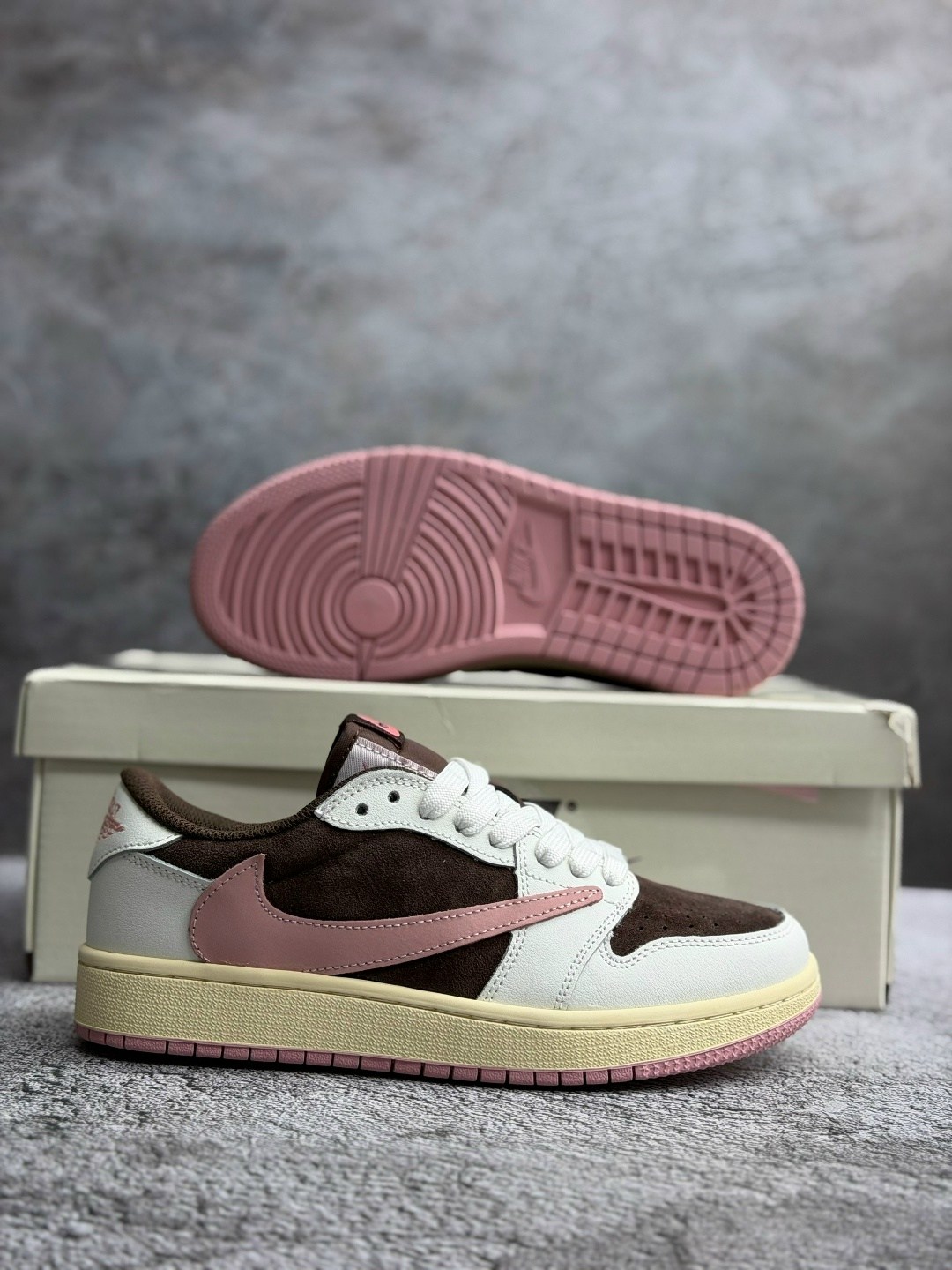 кроссовки nike travis scott x air jordan 1 low,nike air jordan 1 low travis scott reverse mocha,nike air jordan 1 low travis scott,кроссовки nike travis scott x air jordan 1,air jordan 1 low travis sc