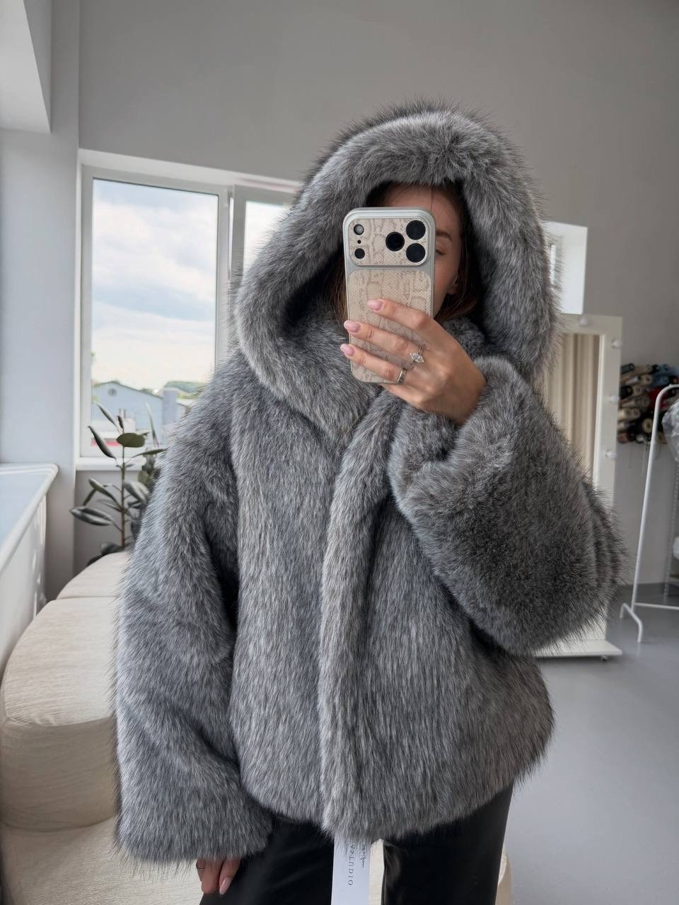 мех чернобурки,saga furs чернобурка,мех искусственный песец чернобурка 25*25,мех песец,серый песец