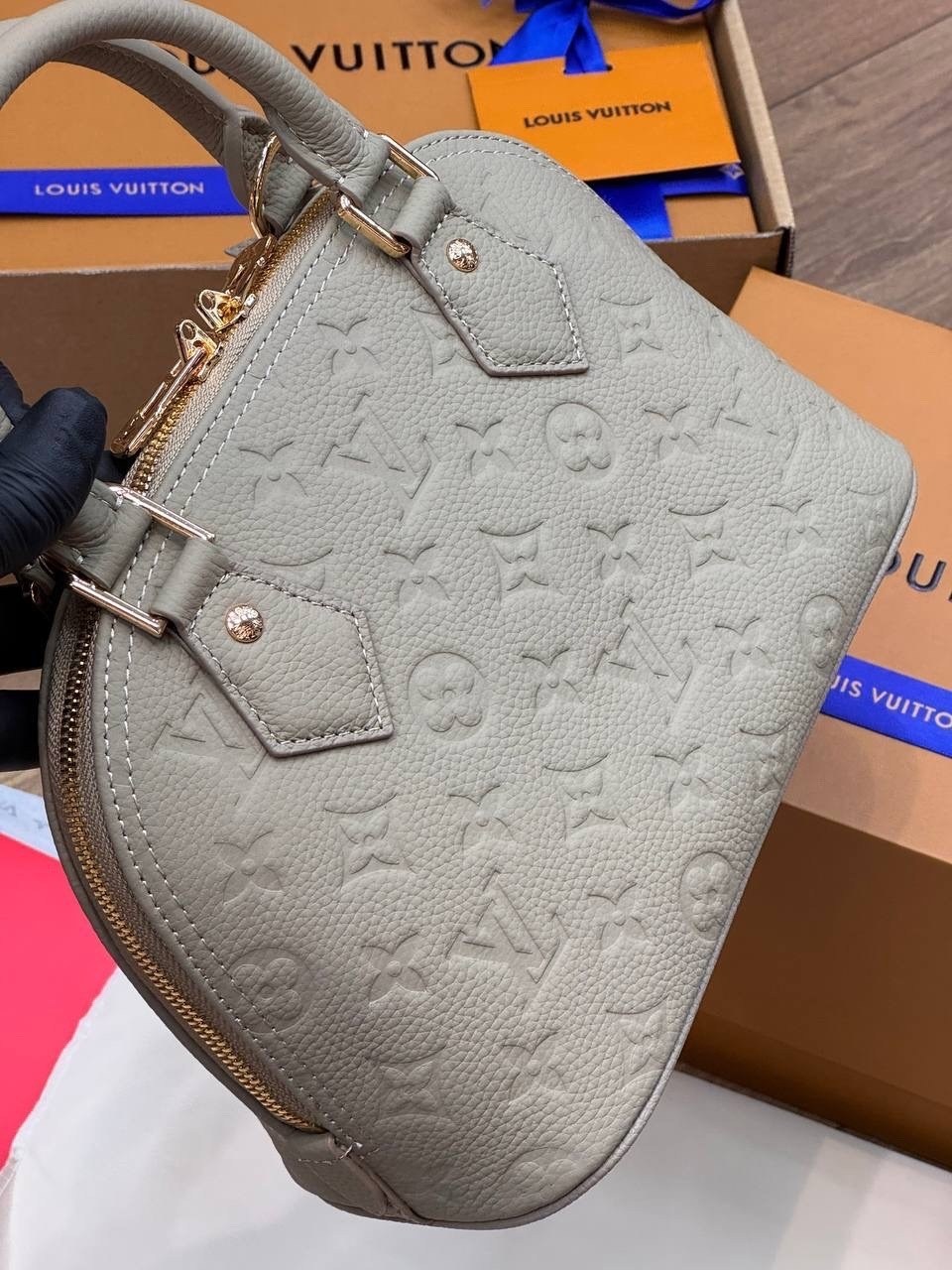 женская сумка louis vuitton,сумкa louis vuitton,сумка louis vuitton в форме ракушки,сумка луи виттон,женская сумка louis vuitton alma