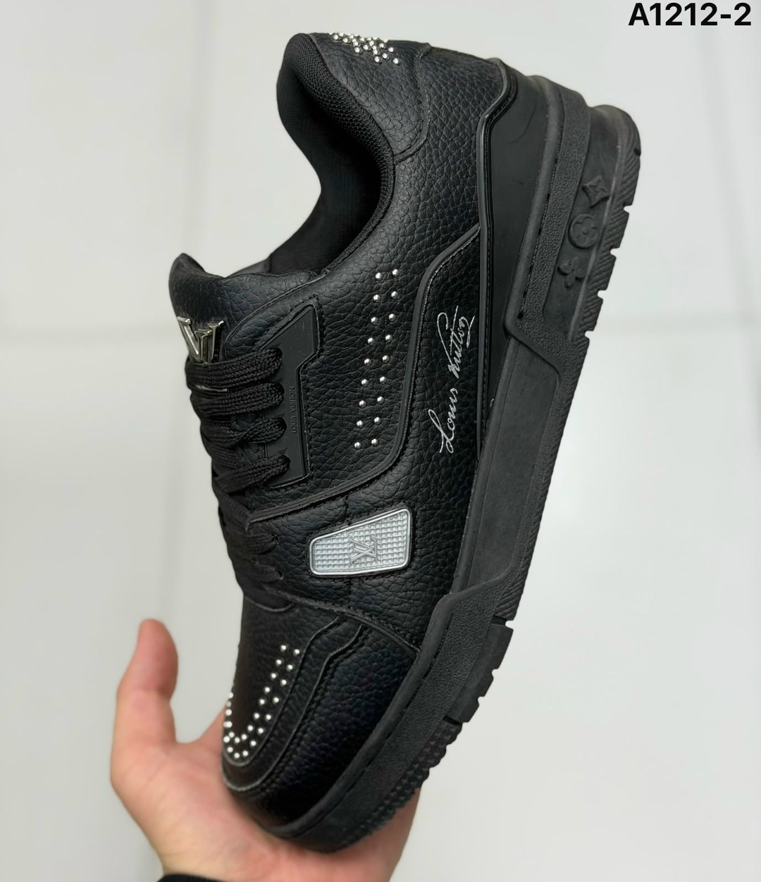 кроссовки louis vuitton мужские,кроссовки louis vuitton,кроссовки louis vuitton trainer,кожаные черные кроссовки louis vuitton trainer,louis vuitton кроссовки для скейтбординга trainer low-top мужские