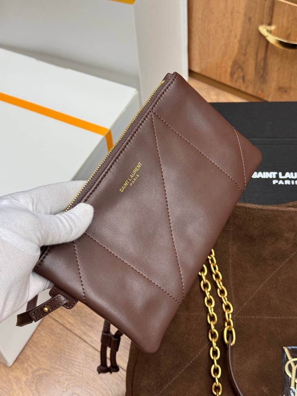 замшевая сумка yves saint laurent 32x25 см,замшевая сумка-тоут yves saint laurent,замшевая сумка,женская замшевая сумка yves saint laurent 37x29 см,сумка saint laurent из замши