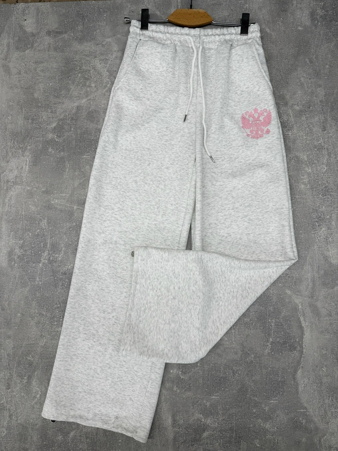 брюки спортивные,grey sweatpants,спортивные брюки с вышивкой,спортивные штаны,спортивные штаны с вышивкой