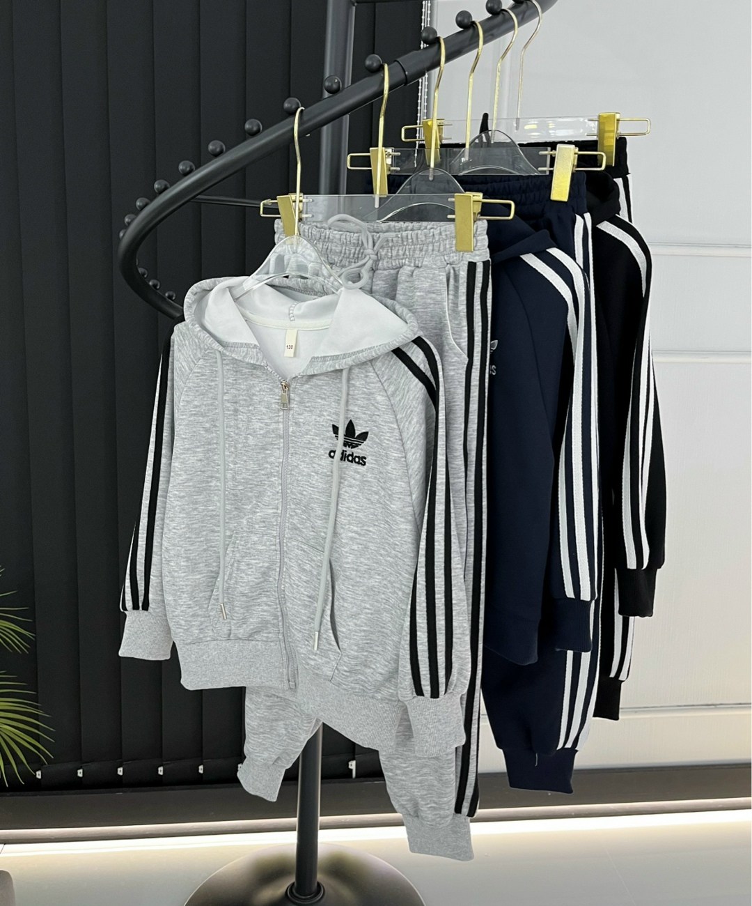 спортивный костюм adidas,костюм спортивный адидас,мужской спортивный костюм adidas,костюм спортивный,костюм спортивный adidas originals