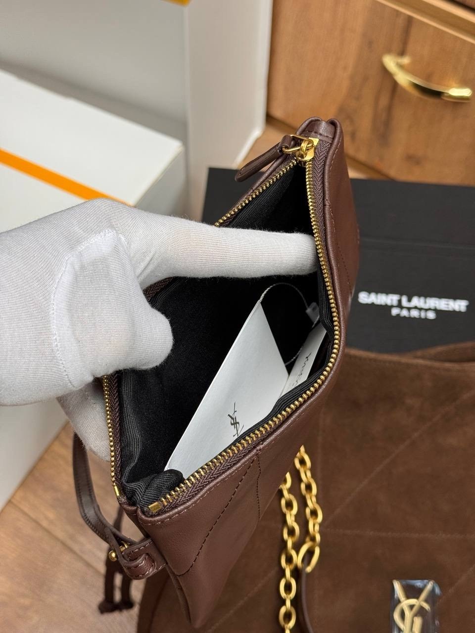 замшевая сумка yves saint laurent 32x25 см,замшевая сумка-тоут yves saint laurent,замшевая сумка,женская замшевая сумка yves saint laurent 37x29 см,сумка saint laurent из замши