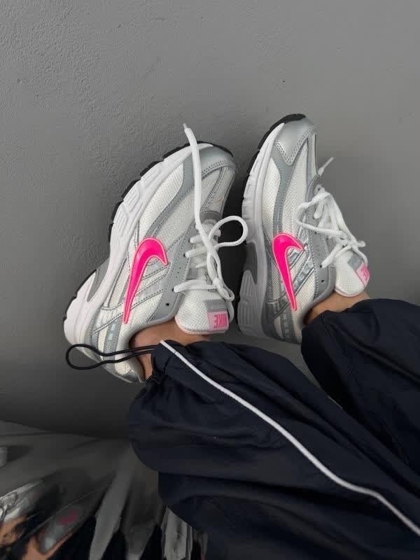 кроссовки nike initiator,женские беговые кроссовки initiator от finish line nike белый,кроссовки женские nike initiator белые,кроссовки nike,nike initiator