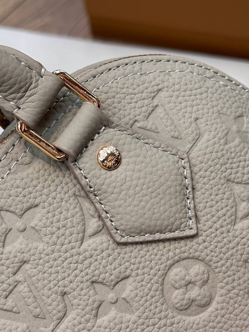 женская сумка louis vuitton,сумкa louis vuitton,сумка louis vuitton в форме ракушки,сумка луи виттон,женская сумка louis vuitton alma