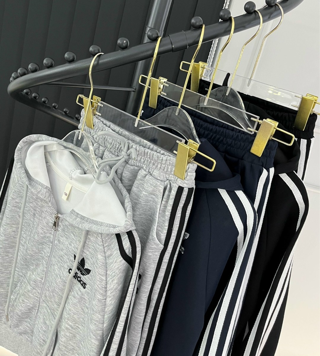 спортивный костюм adidas,костюм спортивный адидас,мужской спортивный костюм adidas,костюм спортивный,костюм спортивный adidas originals