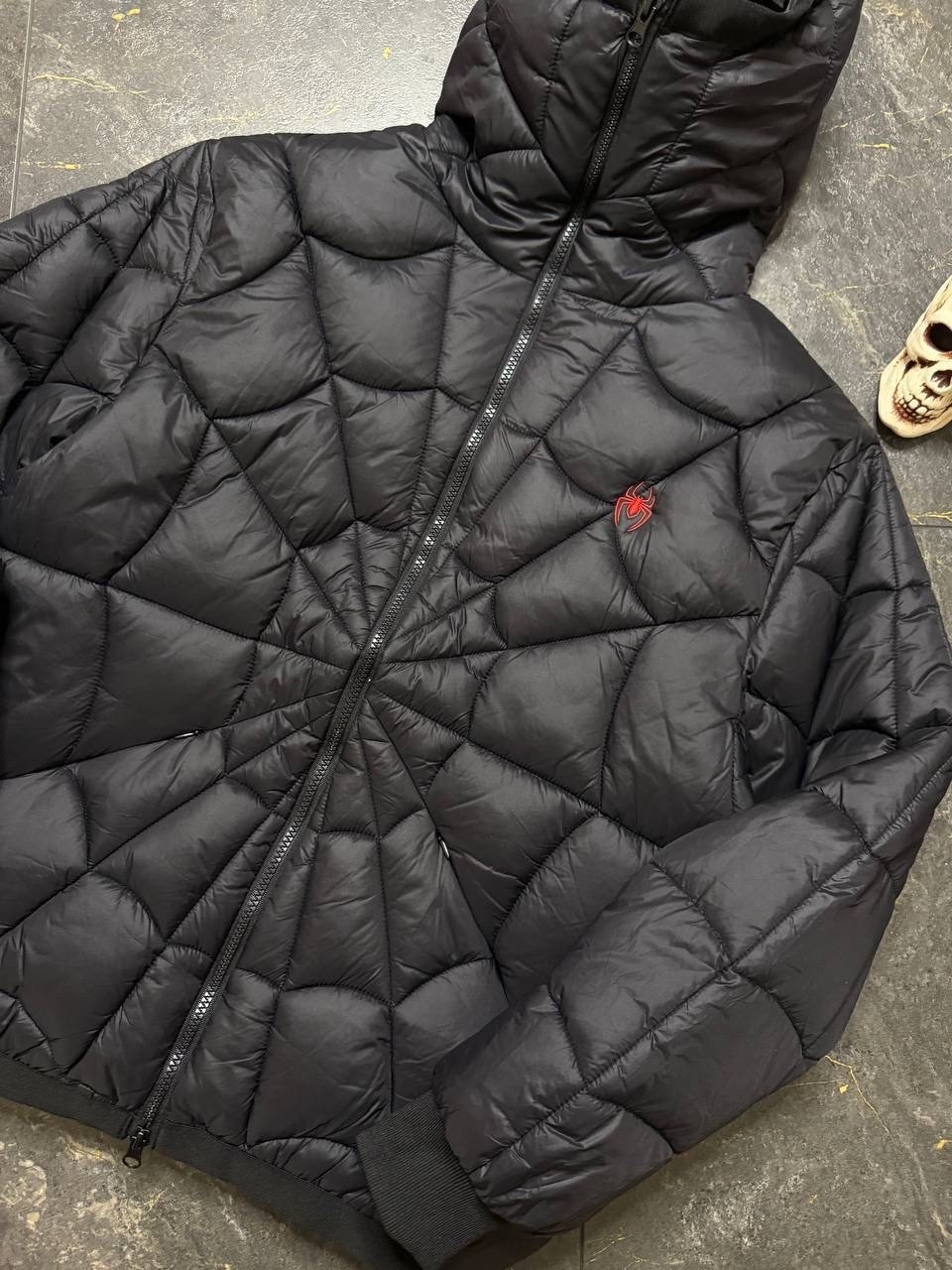 пуховик moncler spider,мужской короткий пуховик с рисунком паутины,пуховики монклер,moncler spider puffer jacket,куртка монклер