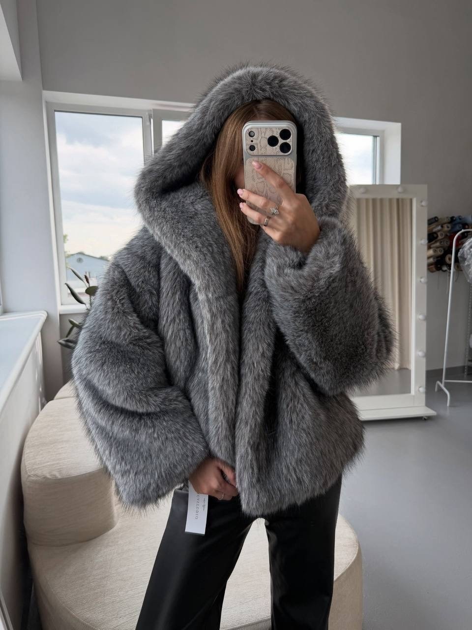 мех чернобурки,saga furs чернобурка,мех искусственный песец чернобурка 25*25,мех песец,серый песец