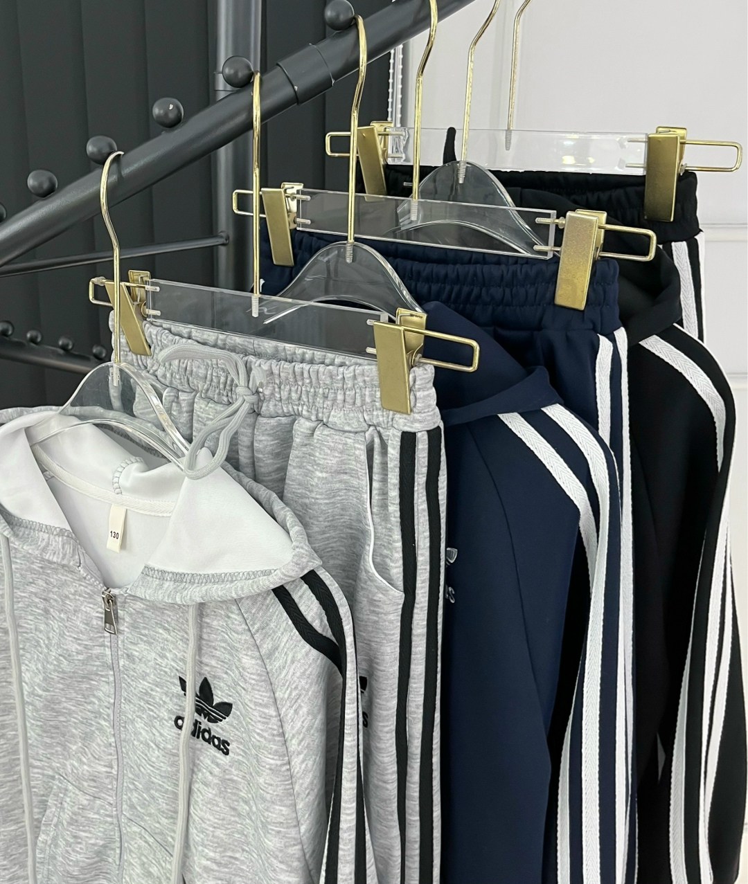 спортивный костюм adidas,костюм спортивный адидас,мужской спортивный костюм adidas,костюм спортивный,костюм спортивный adidas originals