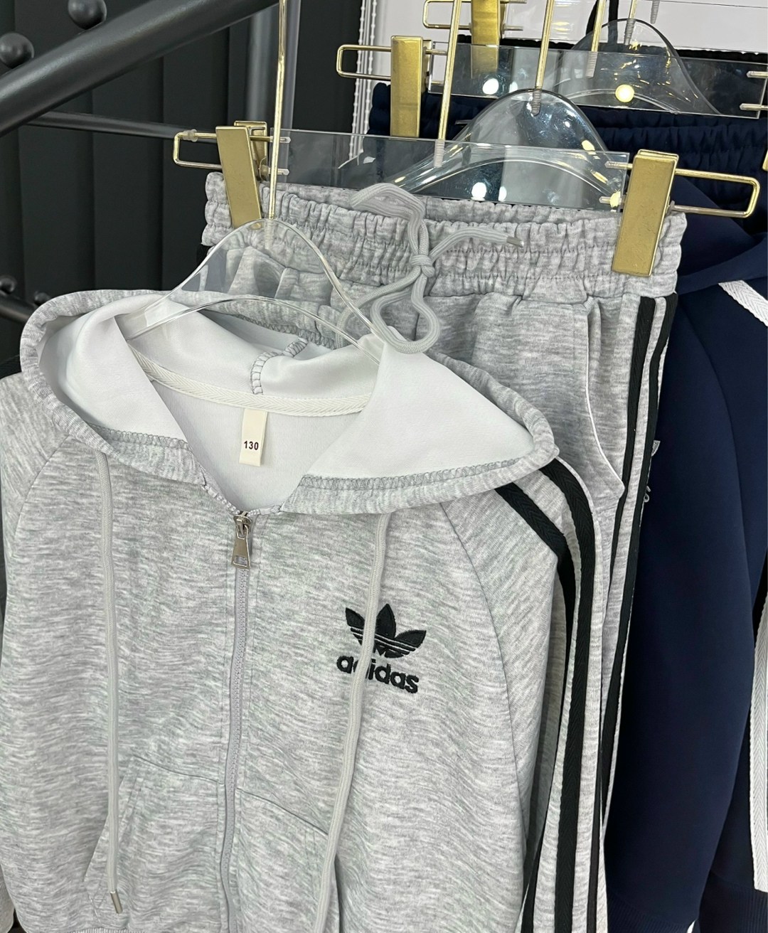 спортивный костюм adidas,костюм спортивный адидас,мужской спортивный костюм adidas,костюм спортивный,костюм спортивный adidas originals