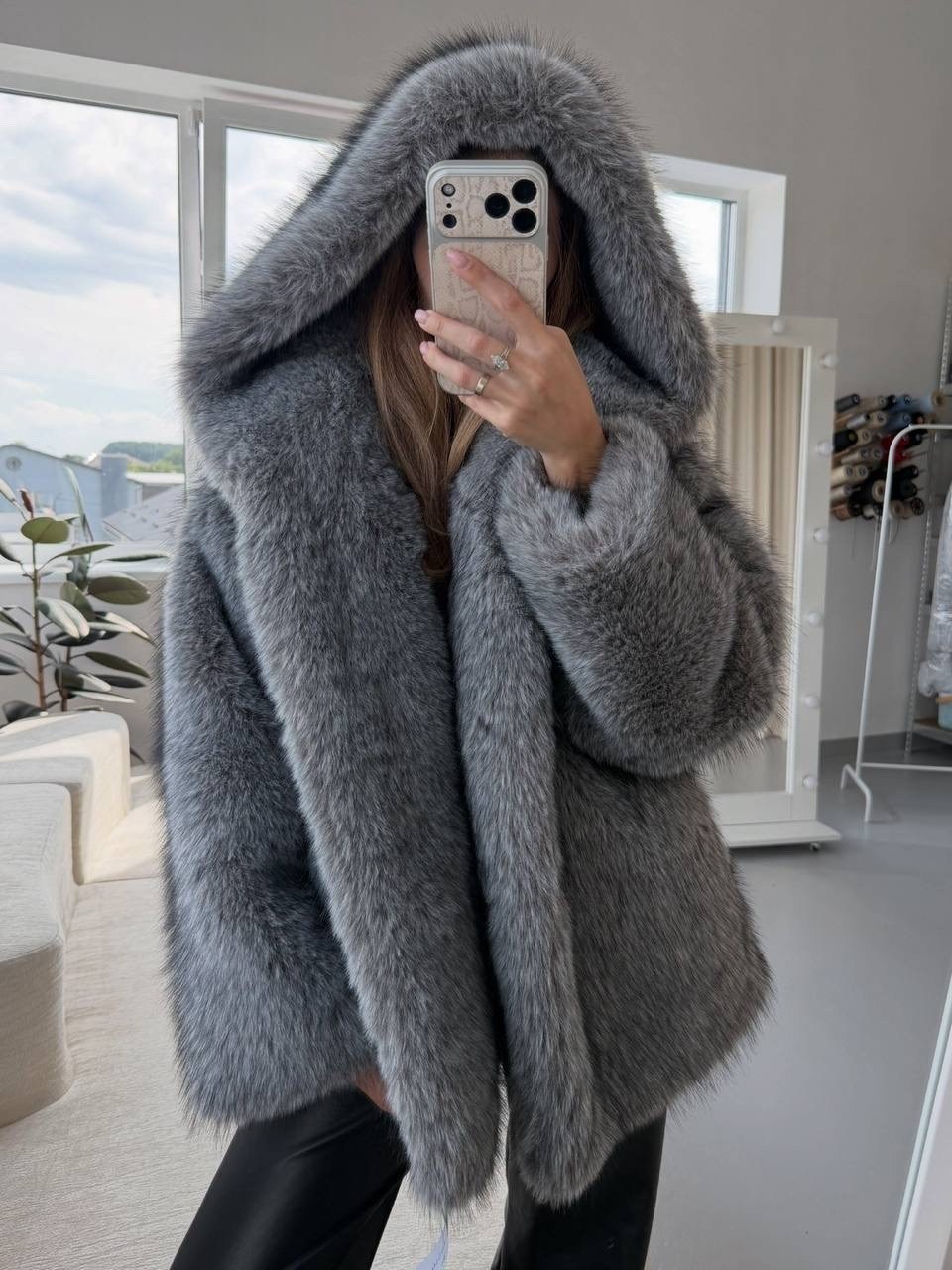 мех чернобурки,saga furs чернобурка,мех искусственный песец чернобурка 25*25,мех песец,серый песец