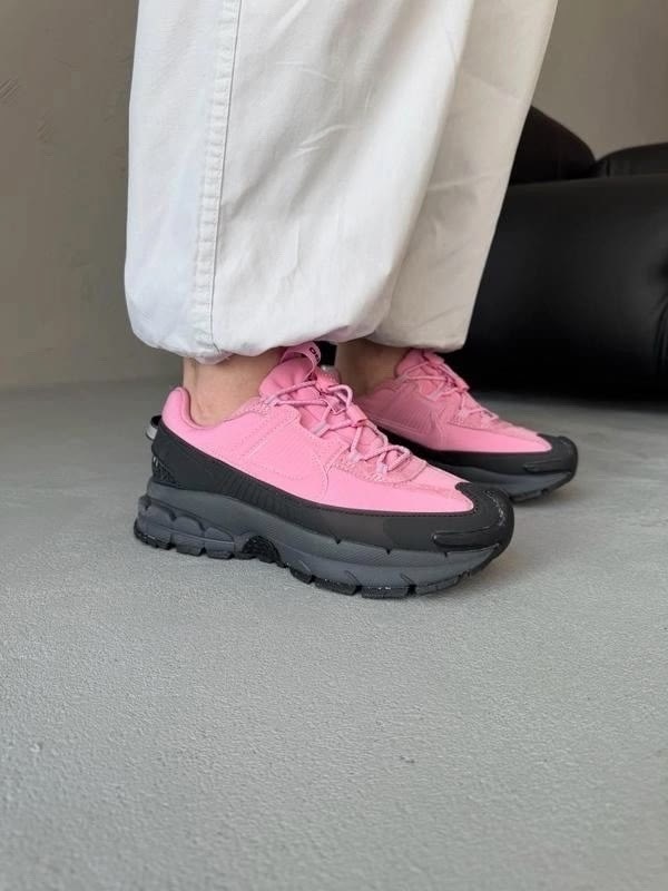 ,женские кроссовки,prada розовые кроссовки,кроссовки zoom vomero 5 nike,розовые кроссовки