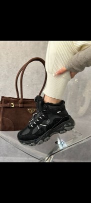 Кроссовки