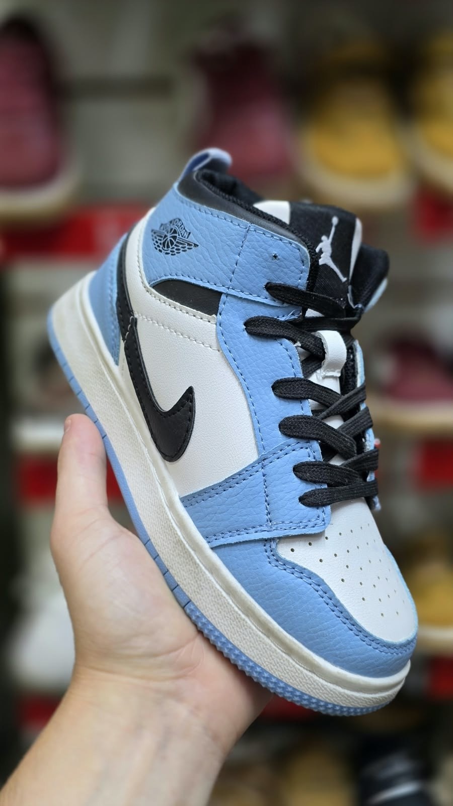 air jordan 1 mid triple white,nike air jordan 1 mid,jordan air 1 mid,jordan 1 mid triple white,jordan 1 mid