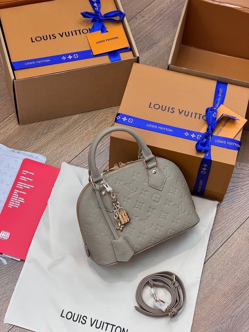 женская сумка louis vuitton,сумкa louis vuitton,сумка louis vuitton в форме ракушки,сумка луи виттон,женская сумка louis vuitton alma
