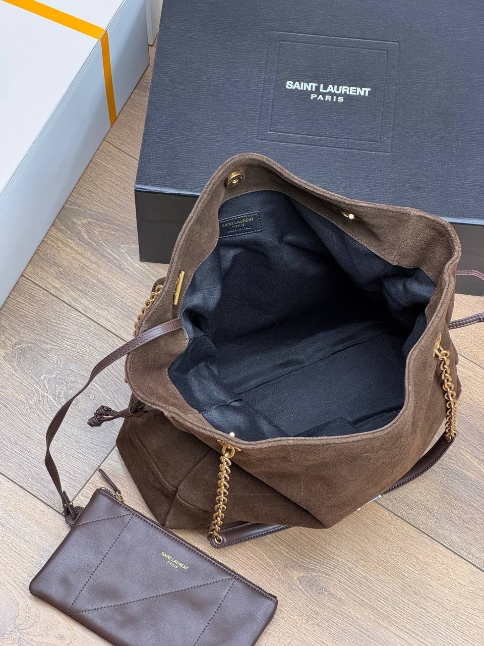 замшевая сумка yves saint laurent 32x25 см,замшевая сумка-тоут yves saint laurent,замшевая сумка,женская замшевая сумка yves saint laurent 37x29 см,сумка saint laurent из замши