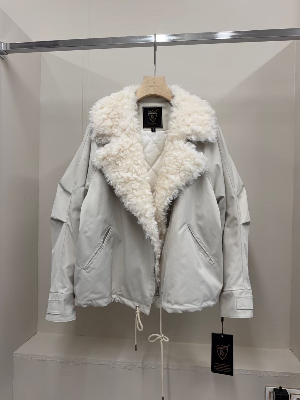 дубленка женская,женская дубленка zara в стиле авиатор,зара дубленка женская авиатор белая,светлая дубленка авиатор,светлая дублёнка авиатор на мехе
