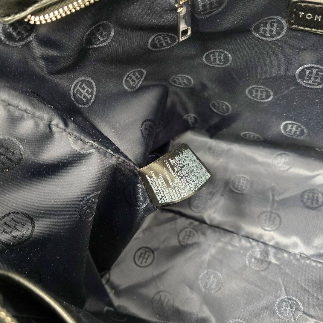 tommy hilfiger сумка,сумка tommy hilfiger женская,женская сумка большого объема через плечо tommy hilfiger,женская сумка-тоут темно-синего цвета с полосками от tommy hilfigier,tommy hilfiger сумка шоп