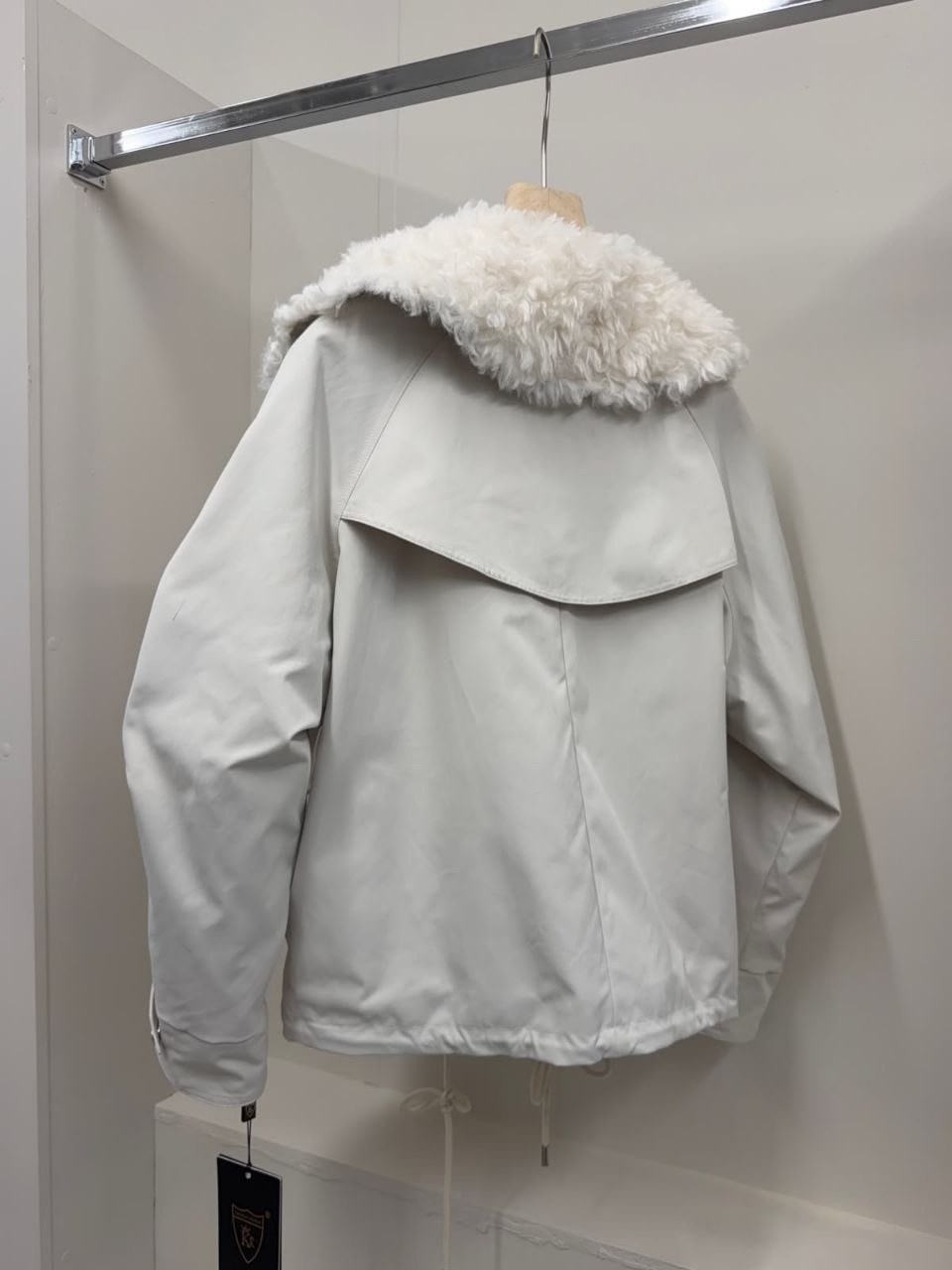 дубленка женская,женская дубленка zara в стиле авиатор,зара дубленка женская авиатор белая,светлая дубленка авиатор,светлая дублёнка авиатор на мехе