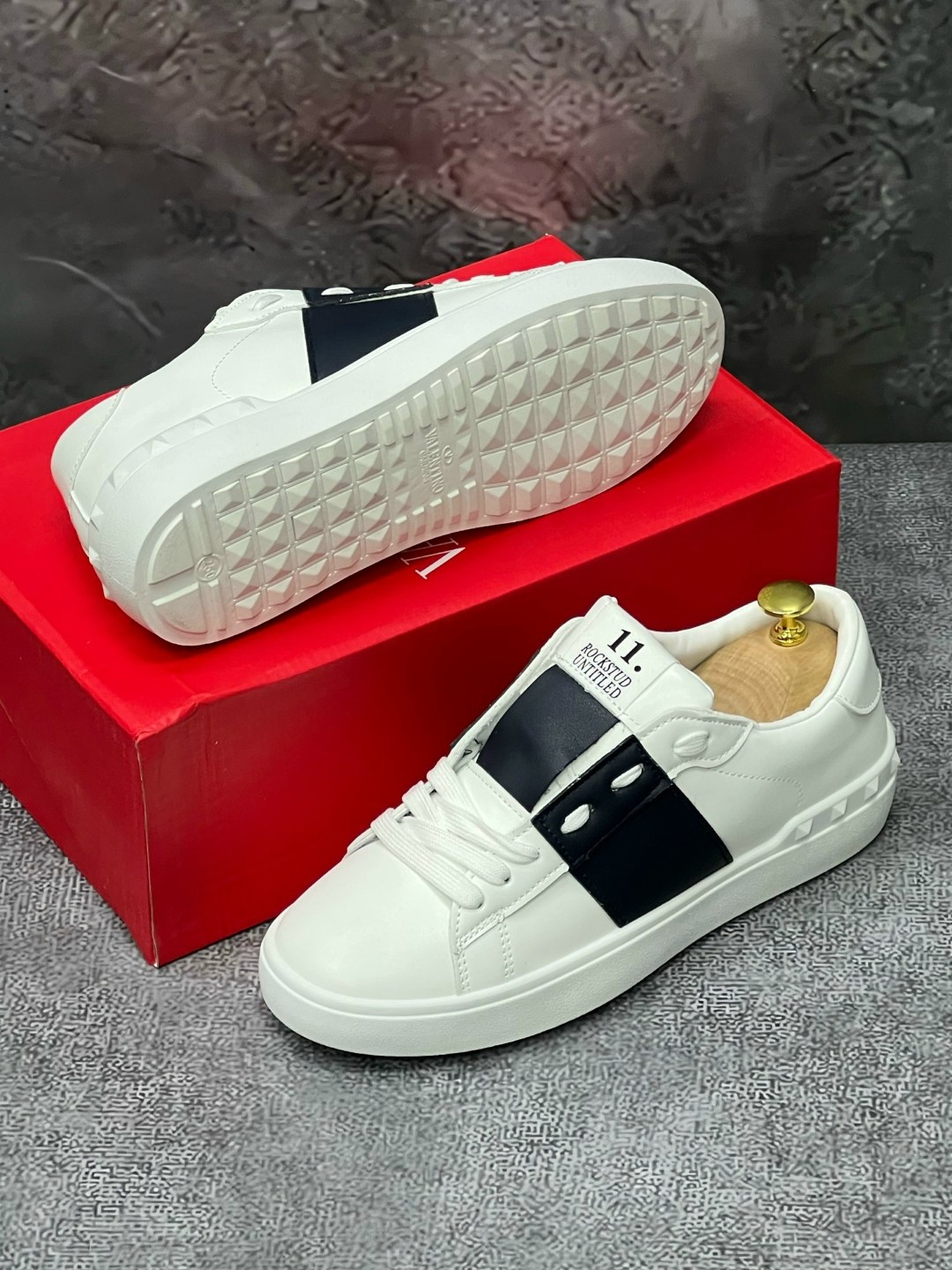 кроссовки valentino,valentino garavani кроссовки,кеды valentino,кеды valentino garavani,кроссовки женские valentino