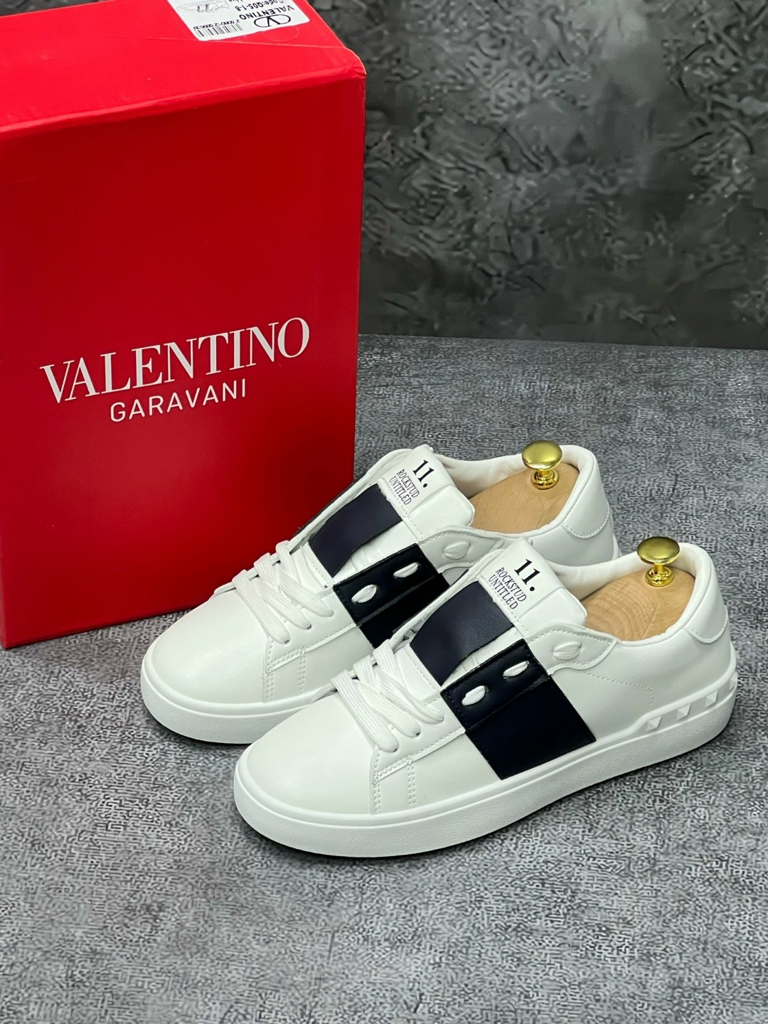 кроссовки valentino,valentino garavani кроссовки,кеды valentino,кеды valentino garavani,кроссовки женские valentino