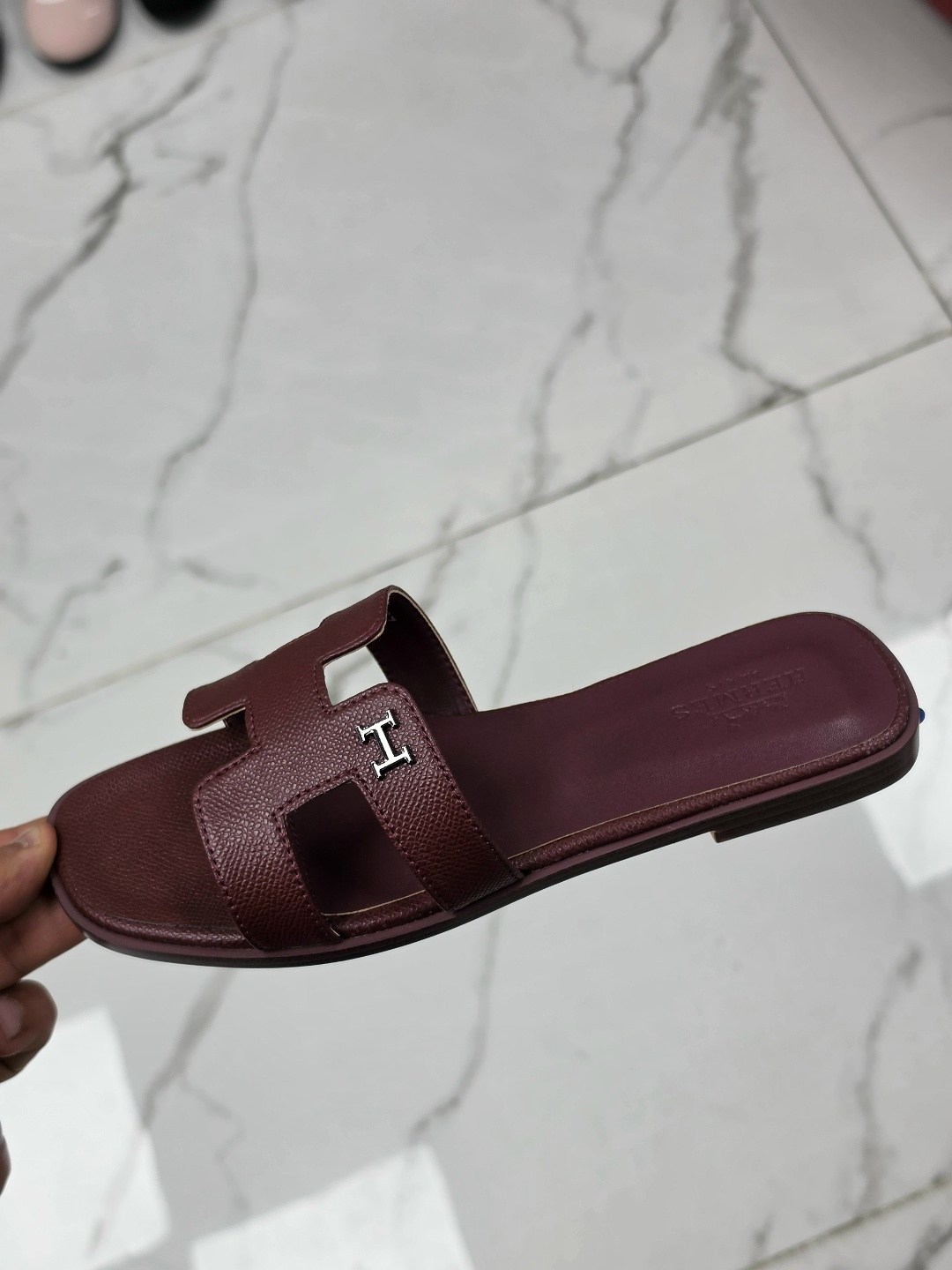 черные гермес шлепки гермес,шлепки hermes женские,шлепанцы hermes,шлепки хермес оран,женские шлепанцы