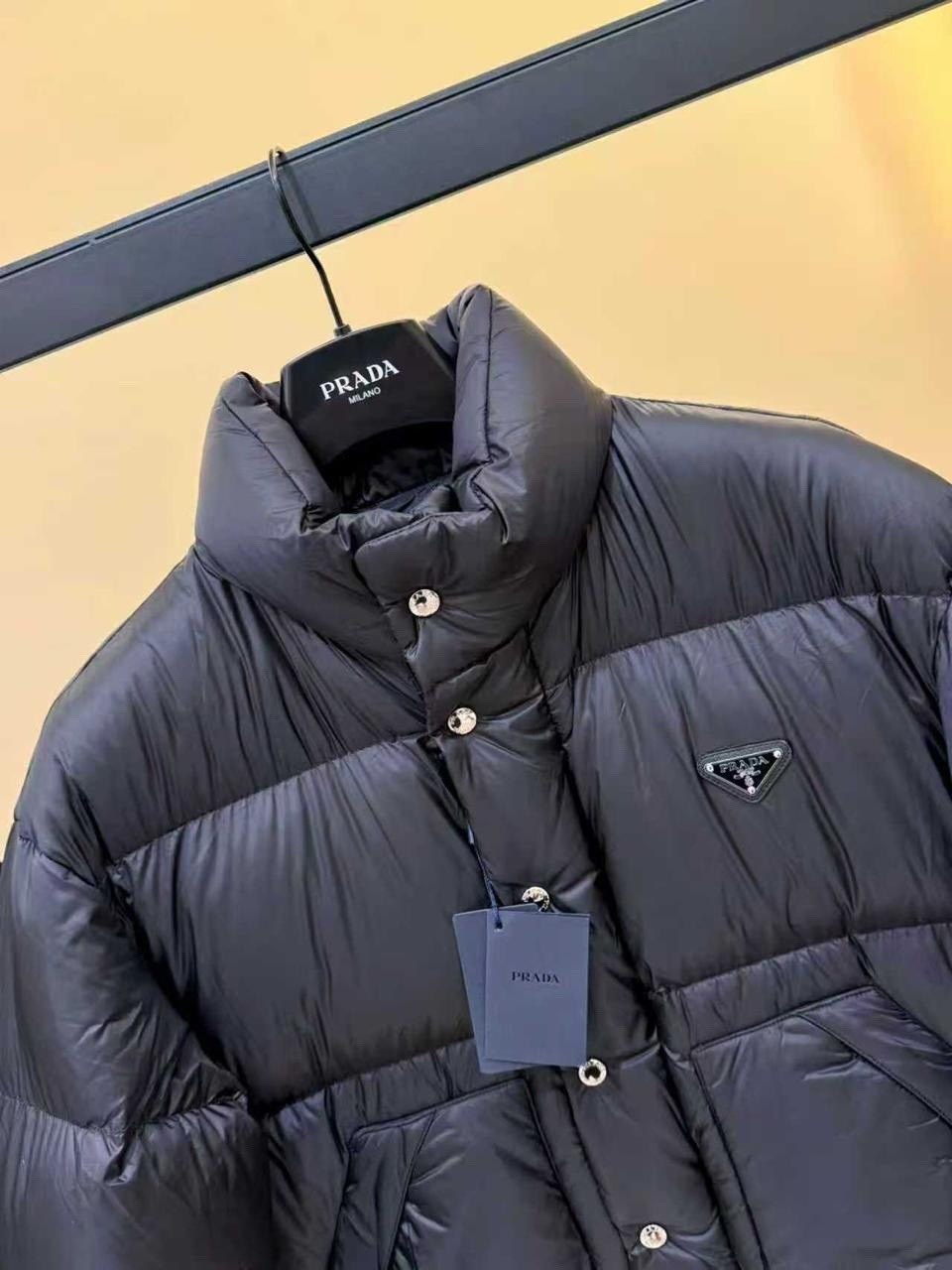 пуховик prada,мужской пуховик в стиле prada,черный пуховик в стиле prada,пуховик prada женский,куртка пуховик prada