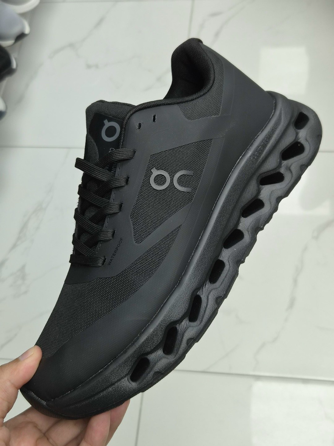 кроссовки on cloudrunner 2 цвет eclipse black,кроссовки,кроссовки мужские on,кроссовки cloudrunner 2 on черный,мужской кроссовки