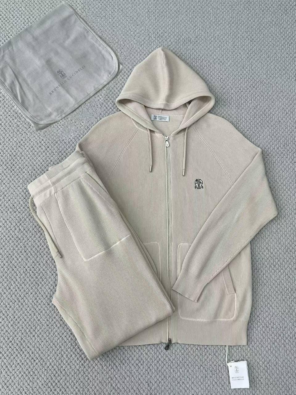 спортивный костюм brunello cucinelli,костюм brunello cucinelli,кашемировый костюм loro piana,костюм brunello cucinelli серый,кашемировый костюм