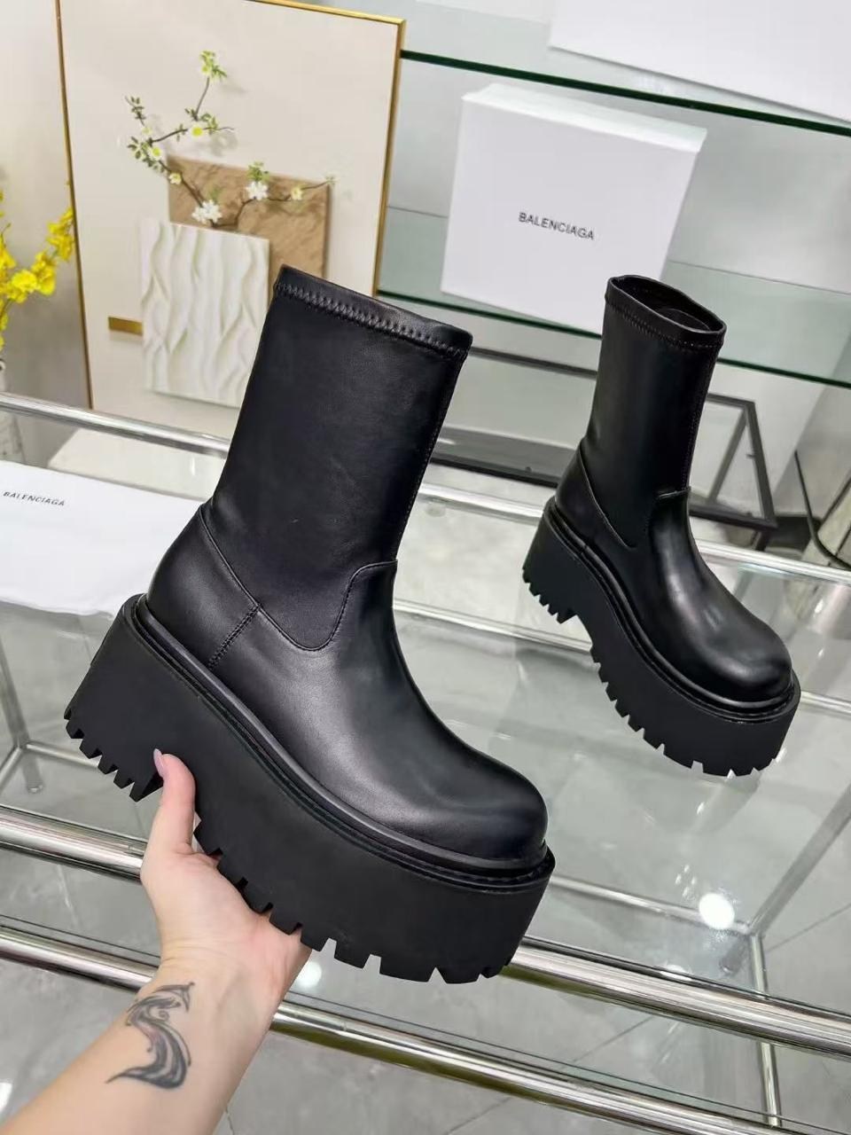 balenciaga женские кожаные сапоги чёрного цвета,ботинки balenciaga,ботинки женские balenciaga,balenciaga женские кожаные сапоги balenciaga чёрного цвета,ботинки balenciaga челси на платформе