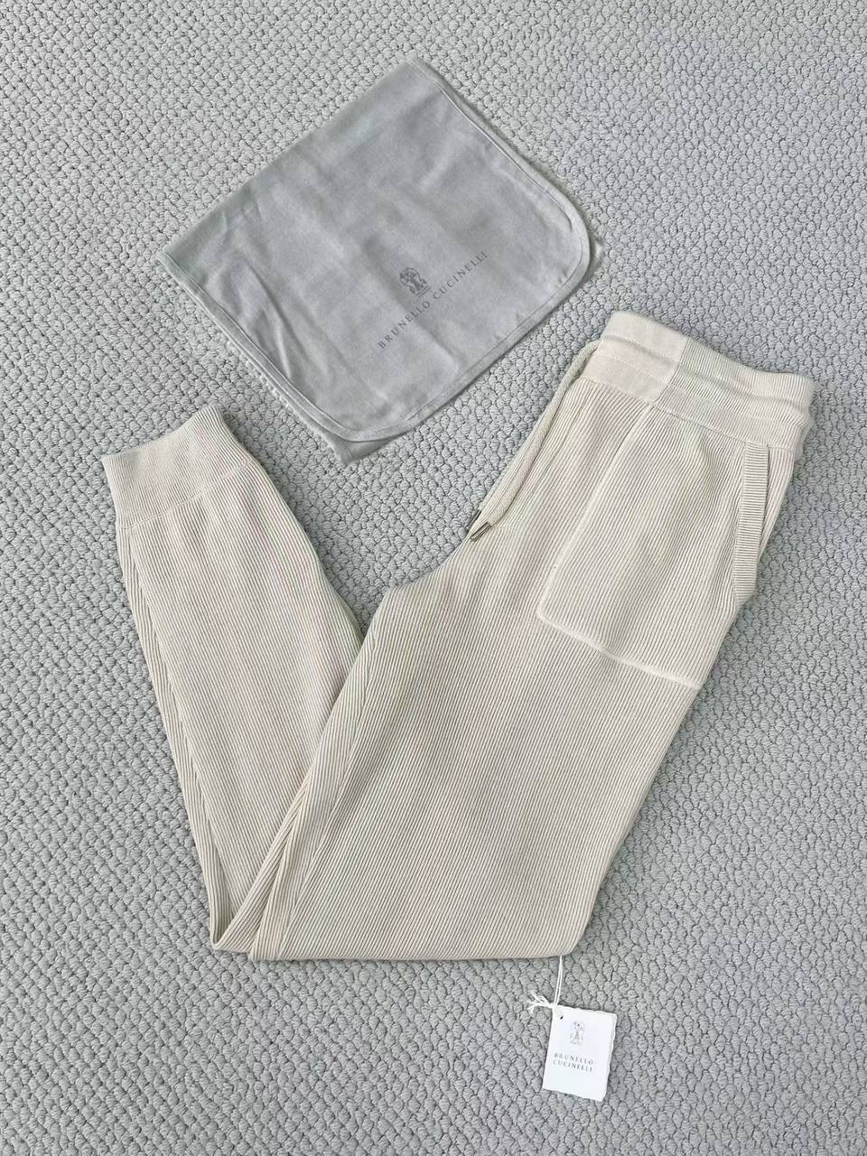 спортивный костюм brunello cucinelli,костюм brunello cucinelli,кашемировый костюм loro piana,костюм brunello cucinelli серый,кашемировый костюм