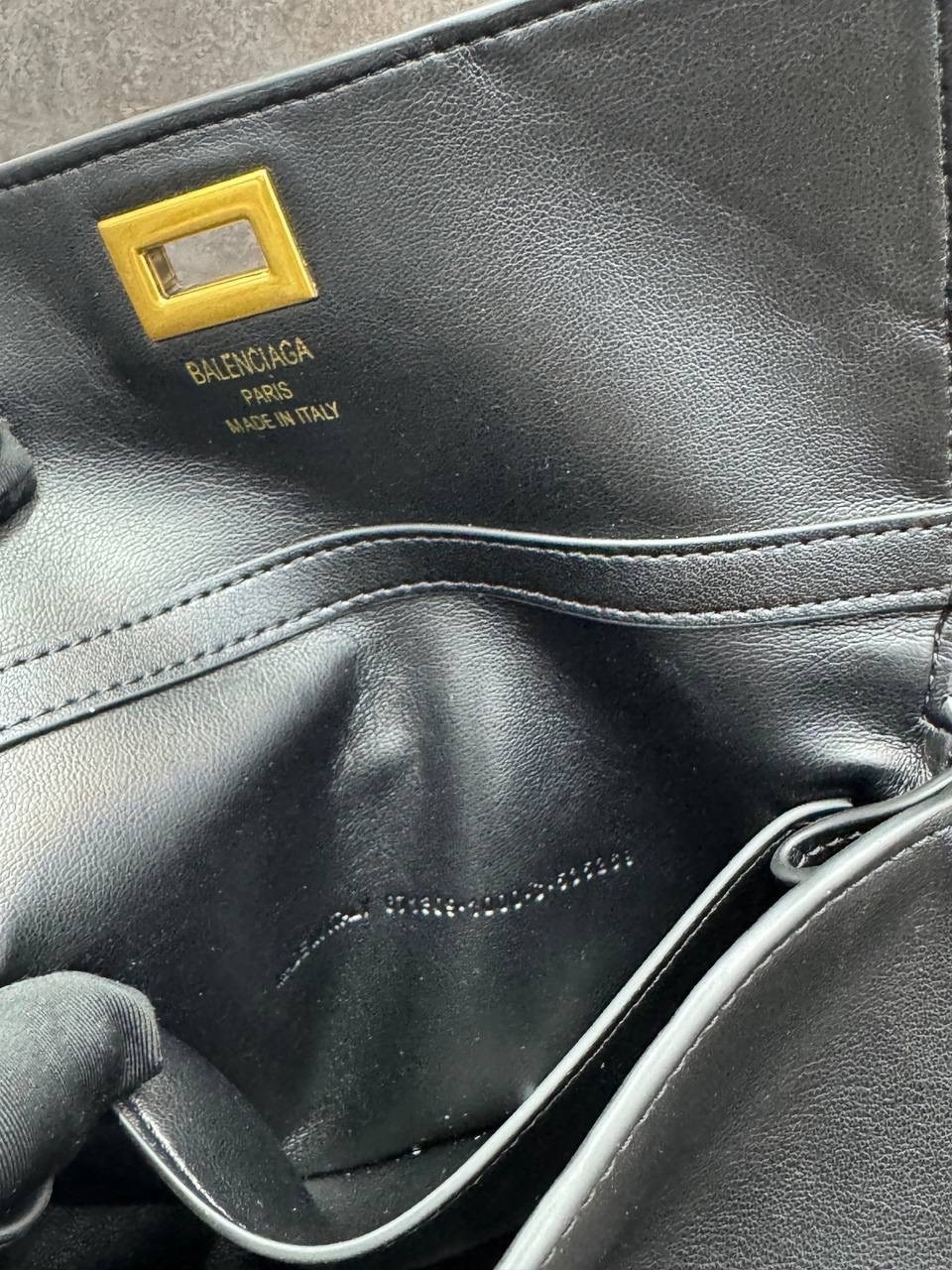сумка balenciaga,balenciaga сумка женская,balenciaga сумка на плечо,баленсиага сумка,balenciaga сумка кросс боди