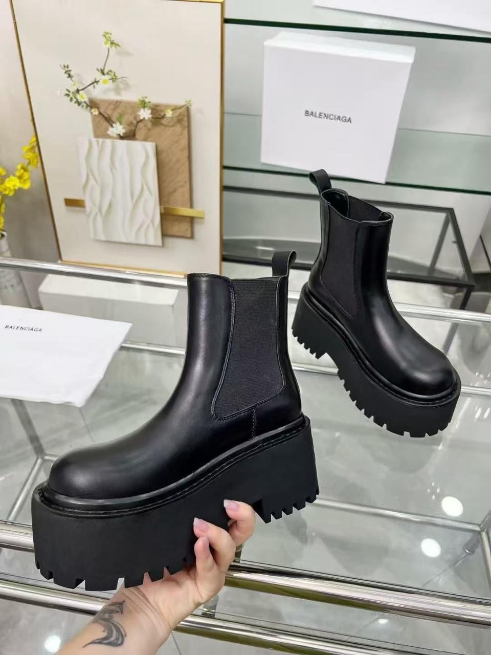 balenciaga женские кожаные сапоги balenciaga чёрного цвета,ботинки balenciaga,balenciaga женские кожаные сапоги чёрного цвета,ботинки женские balenciaga,модная женская