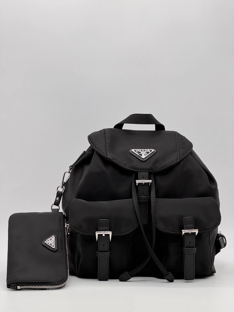 prada рюкзак re-nylon среднего размера черный,рюкзак прада нейлон,рюкзак прада,prada черный синтетический рюкзак для женщин,рюкзак