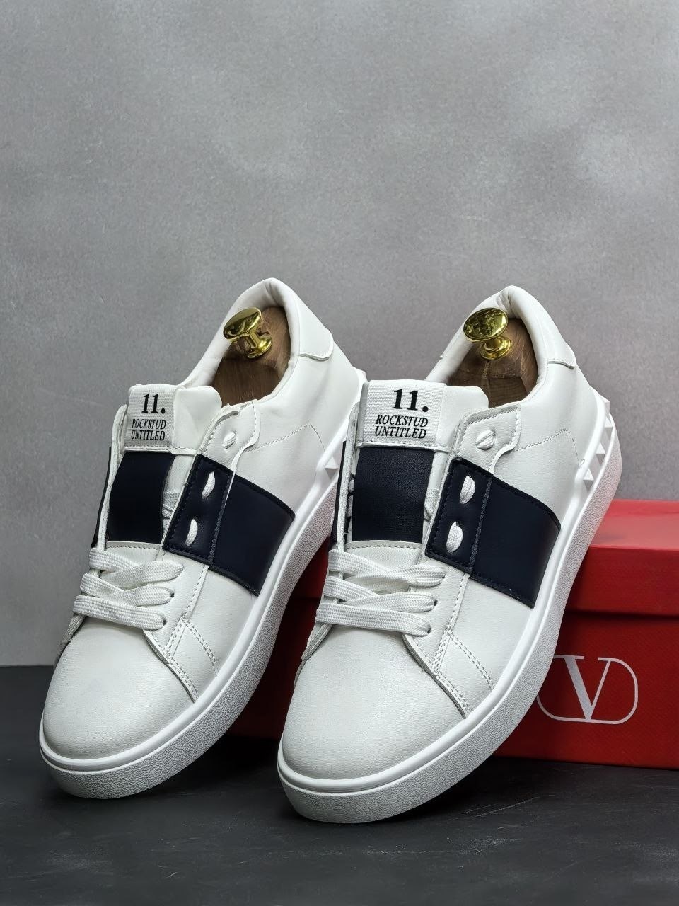 кроссовки valentino,кроссовки valentino garavani,кеды valentino garavani,кожаные кроссовки valentino rockstud white / navy,кеды valentino