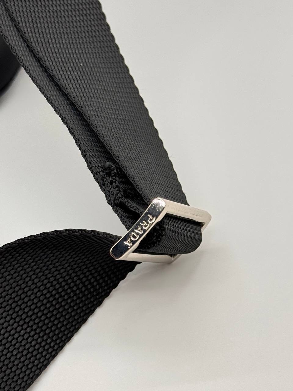 prada рюкзак re-nylon среднего размера черный,рюкзак прада нейлон,рюкзак прада,prada черный синтетический рюкзак для женщин,рюкзак