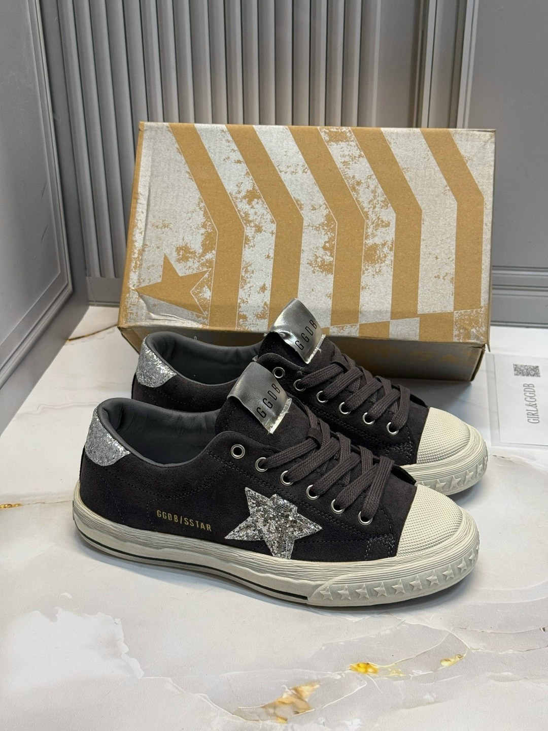 ,кеды hi star с блестками golden goose черный,кеды golden goose, женская,кроссовки golden goose