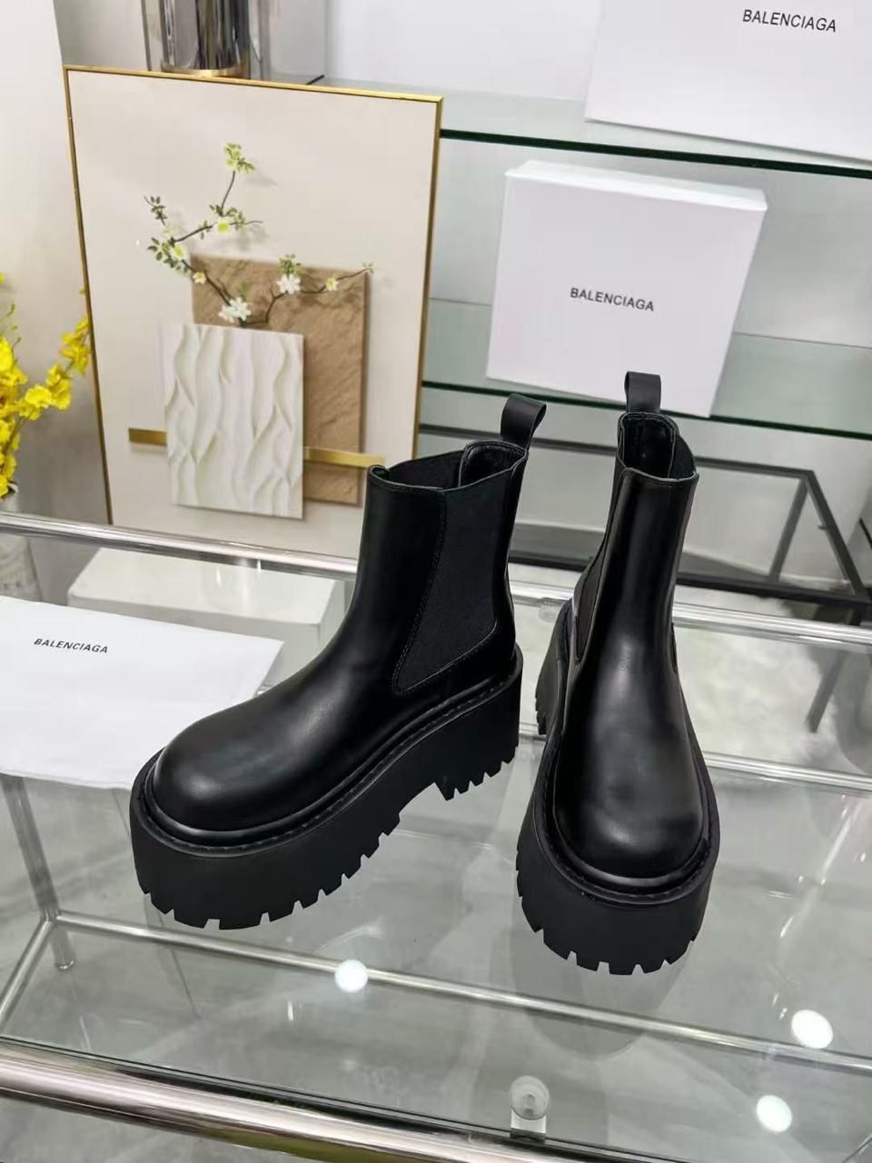 balenciaga женские кожаные сапоги balenciaga чёрного цвета,ботинки balenciaga,balenciaga женские кожаные сапоги чёрного цвета,ботинки женские balenciaga,модная женская
