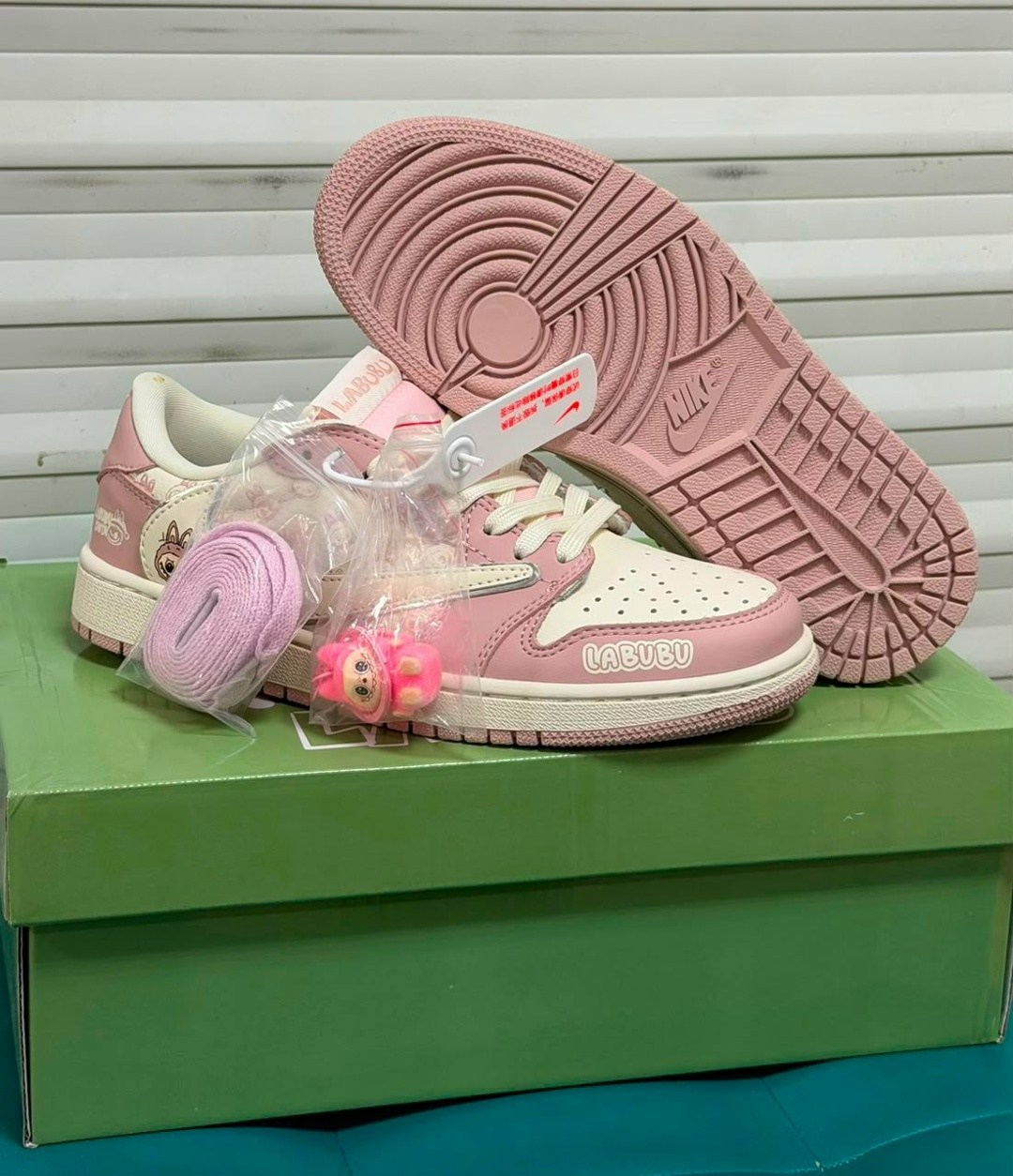 кроссовки,кроссовки женские,спортивная ,розовые кроссовки,nike air jordan 1 low travis scott