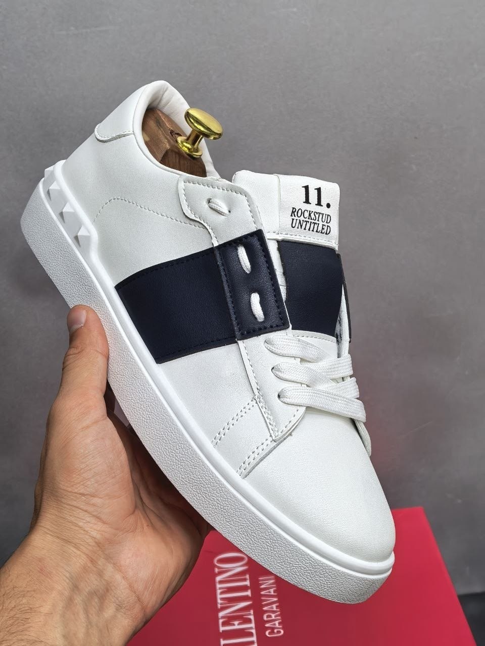кроссовки valentino,кроссовки valentino garavani,кеды valentino garavani,кожаные кроссовки valentino rockstud white / navy,кеды valentino