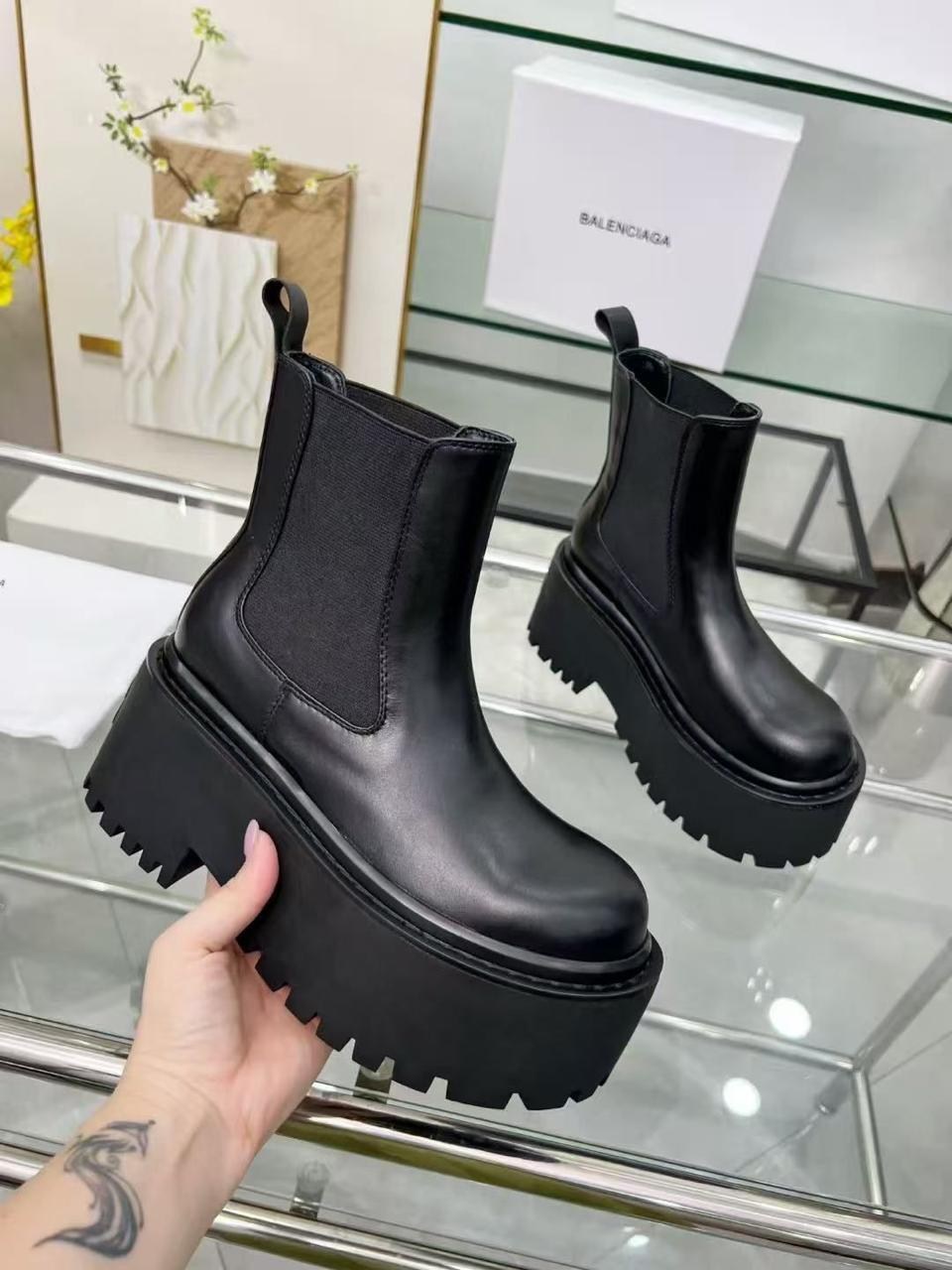 balenciaga женские кожаные сапоги balenciaga чёрного цвета,ботинки balenciaga,balenciaga женские кожаные сапоги чёрного цвета,ботинки женские balenciaga,модная женская