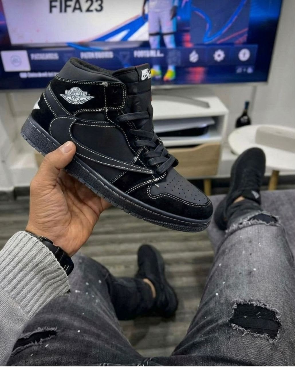 nike air jordan 1 retro high,nike air jordan 1 mid iridescent,nike air jordan 1 mid iridescent black,nike air jordan 1 retro high og,nike air jordan 1 mid