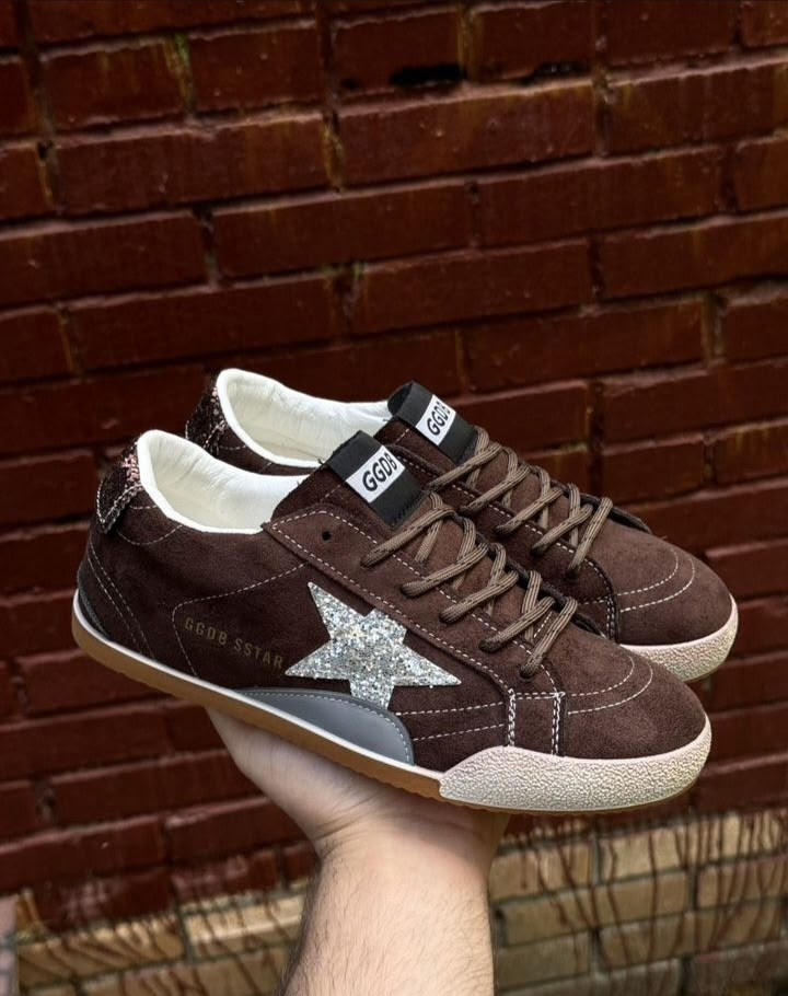 golden goose кроссовки super-star коричневый,кроссовки golden goose ball star,коричневые кроссовки ball star golden goose anthracite silver,кроссовки golden goose,мужские замшевые низкие кроссовки с в
