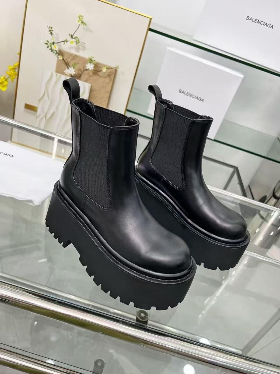 balenciaga женские кожаные сапоги balenciaga чёрного цвета,ботинки balenciaga,balenciaga женские кожаные сапоги чёрного цвета,ботинки женские balenciaga,модная женская