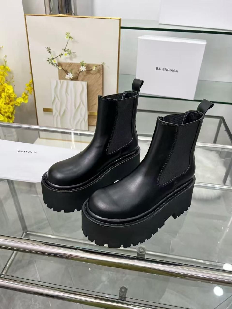 balenciaga женские кожаные сапоги balenciaga чёрного цвета,ботинки balenciaga,balenciaga женские кожаные сапоги чёрного цвета,ботинки женские balenciaga,модная женская